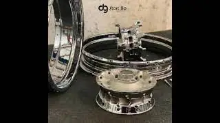Restauro cerchi moto finitura cromata. Cerchio alluminio con mozzo micropallinato e raggi ferro.