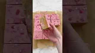 Would you try theee?💗🫶🏻 #valentinesday #whitechocolate #cookiebars #pink #shorts