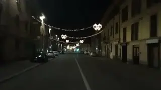 Pavia, il Natale non finisce: in Borgo Ticino luminarie accese per tutta la notte