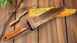 I made a Nature tourism knife from scraps of rusty metal with a satisfy wooden sheath