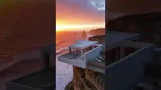 Perch&eacute; sur la falaise... Luxe suspendu 🌊