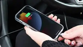 Apple Exclusive: mophie dual USB-C + USB-A car charger