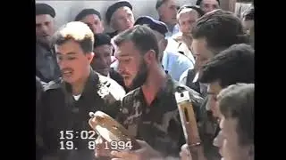 Borci Armije RBIH  uče ilahiju tokom rata