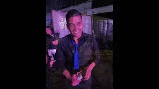 T&eacute;cnico de percusi&oacute;n de la Yaga de d&iacute;a ... conguero de una Sonora por la noche 