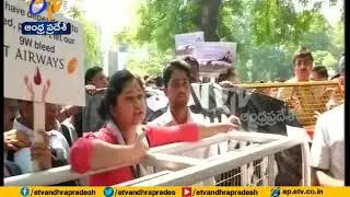Employees protest in New Delhi to 'save Jet Airways