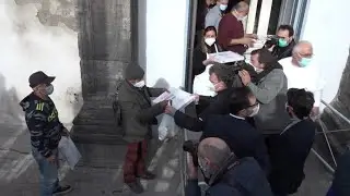 Napoli - Pacchi alimentari per 400 famiglie senza bonus spesa (21.04.21)