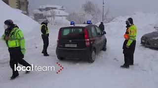 Autos, die bei Abetone im Schnee vergraben sind, unglaubliche Ansammlungen!