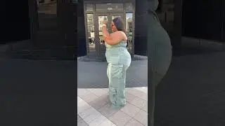 The sexy plus size jumpsuit you need in yo closet. #plusssize #plusizeclothing#curvyfashion
