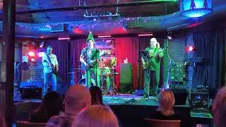 Heege Road - I Think We're Alone Now (Cover)