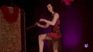Cerise Noire how to Glove Tease