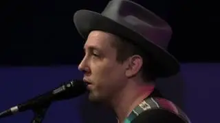 Mona - In The Middle [Live In The Sound Lounge]