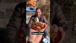 This street vendor in Kasauli selling the best Indian chana chaat || Indian Street Food #foodshorts