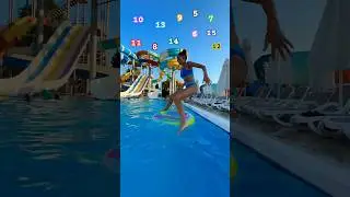 Прыгнула и застряла в пончике 🍩😨?! #злататонкель #аквапарк #waterpark #море