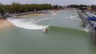 Surfear en una piscina de olas, haza&ntilde;a con potencial ol&iacute;mpico