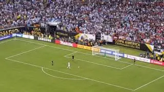 Histerica celebrando atajada de Bravo a Biglia - Argentina vs Chile Copa Centenario 2016