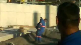 Pi&otilde;es da Barbosa mello se ralando na obra