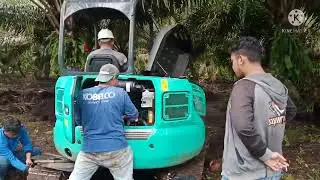 Service Rutin Alat Berat Excavator Kobelco SK 50 Bersama Mekanik Kobelco Padang