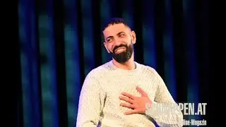 Benaissa Lamroubal, der Comedian aus Marokko in der SimmCity in Wien. Mehr auf SCHNAPPEN.AT