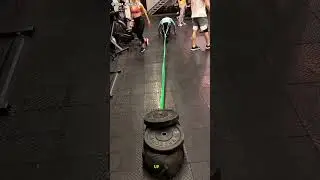 Он попытался поднять 240 кг, и физика победила! 😱🏋️&zwj;♂️ #шорты #спортзал #неудача #фитнес #трениро...