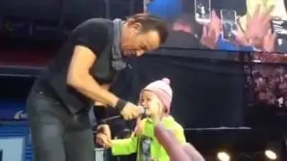 Bruce Springsteen - Waitin on a Sunny Day - with the little girl Hope - Ullev&aring;l, June 29, 2016, Oslo