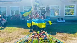 Темна війна учні 7 класу на посвяті дошки герою України 2024 р.