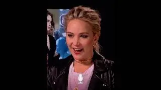 How Jennifer Lawrence Ruins A Photo!