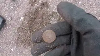 Detecting Devon: Coinshooting The Point beach