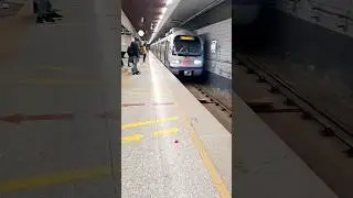 Delhi metro horn it's so amazing, violet line kashmiri gate, #metro #train #railway #indianrailways,