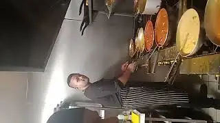 how to make curry  at indian  restaurant  in London   chef course