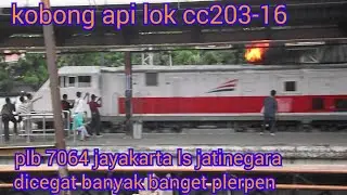 Kobong Api Lok CC203-16 dicegat banyak banget plerpen di Jng