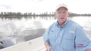 Robalo R222 ES (2017-) Test Video - By BoatTEST.com