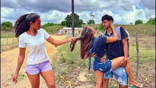 MULHER PEGA SEU MARIDO LHE TRAINDO COM A EX DELE / veja o que aconteceu 