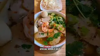 Вкуснейший пномпеньский фирменный суп с рисовой лапшой включает креветки из Мексиканского залива,...