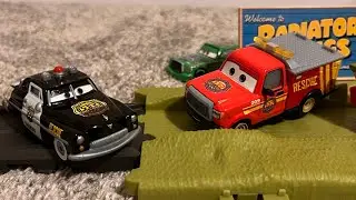 Обзор набора из 2 наборов &laquo;Гонки и спасатели&raquo; Disney Pixar &laquo;Шериф&raquo; и &laquo;Гонки и спасатели&raquo; Адама Ро...