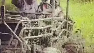 Gaiola 4x4 comendo lama