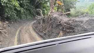 La carretera de leche mayo a villa vista hecho una mrd total barro i zanjas