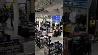 Лондон.Тотенхем. Футбольная команда. Фанатский магазин.London.  Tottenham.Football team.  Fan store.