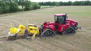 Ensemble CASE IH Quadtrac 540 avec une Draineuse a c&ocirc;t&eacute; du si&egrave;ge Migaud de Dompierre-sur-Yon (85)