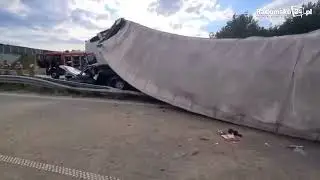 Koszmarny wypadek na A1 pod Brodowem. Policja pokazuje, jak wyglądało przygniecione BMW