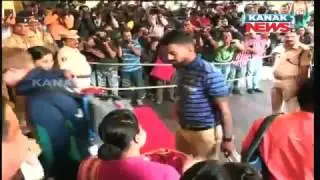 Ind Vs Eng In Barabati: Both Team Get Traditional Welcome In Bhubaneswar