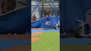 Alejandro KIRK El Catcher de M&eacute;xico🇲🇽 toma Pr&aacute;ctica de Bateo en el Spring Training 2025 TORONTO 🇨🇦