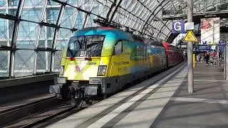 Züge in Berlin Hbf und Offenburg