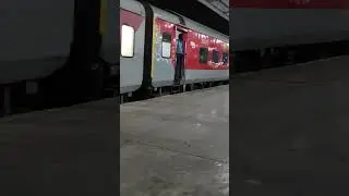 Superfast Surat express arrived station#train#shorts #ytshorts#shortvideo