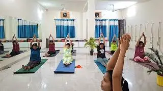 सिर्फ 5 दिन गारंटी है पेट सपाट कमरपतली।नीचे बैठ कर घर मे आराम से करे#fatloss#bellyfat#yogawithamrika