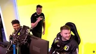 Crmisix trolls TyHaly live on stage