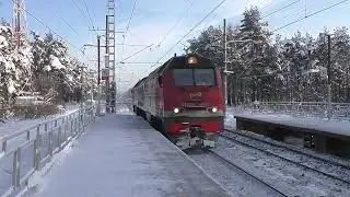Тепловоз 2ТЭ25Км-0432 (ТЧЭ-2) следует резервом.
