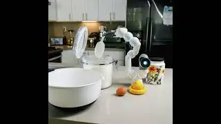 Tech Corner: Robotic kitchen with AI cooks and serves 120 meals an hour without human help