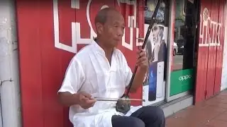 ErHu Street Performance @ Jonker's Street, Malacca