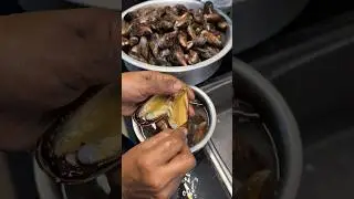 How to clean Mussels(தோடு) for preparing mussels gravy #seafood  #mussles #shotoniphone #trending