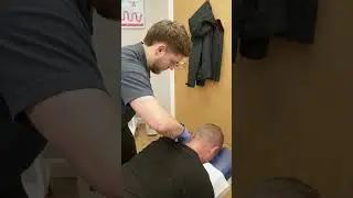 😌 Struggling with neck pain and rounded shoulders? Practitioner Lawrence is here to help